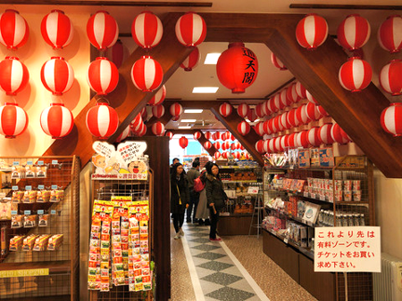 大阪ミナミ通天閣の内部